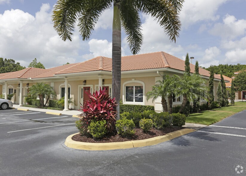 2910-2914 University Pky, Sarasota, FL à vendre - Photo du bâtiment - Image 3 de 25