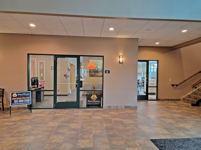 1700 N Central Ave, Marshfield, WI à louer - Hall d’entrée - Image 3 de 10