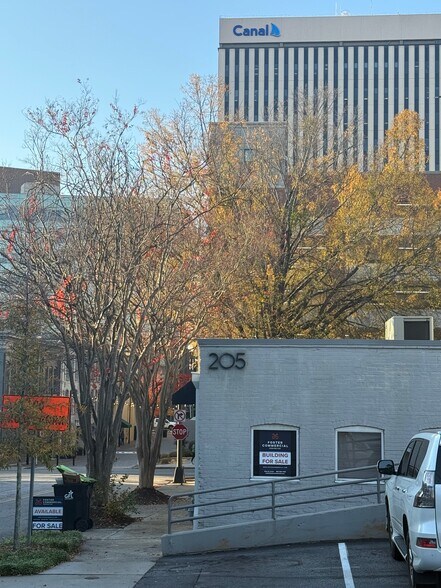 205 N Laurens St, Greenville, SC à vendre - Photo du bâtiment - Image 3 de 13