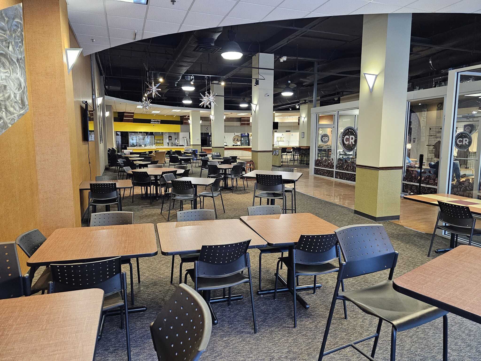 210 3rd Ave SE, Cedar Rapids, IA à louer Photo intérieure- Image 1 de 13