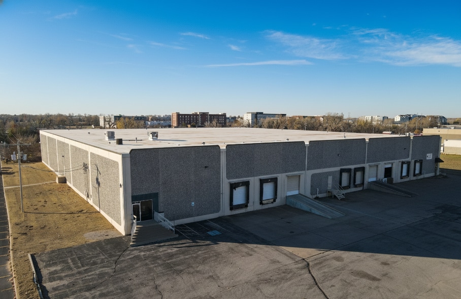 4210 Will Rogers Pky, Oklahoma City, OK à louer - Photo du bâtiment - Image 3 de 11