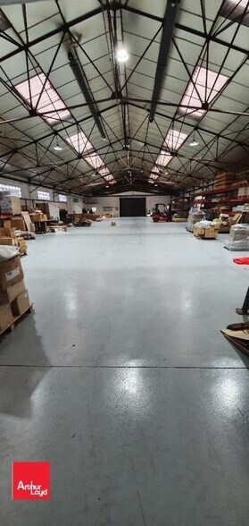 Flex in Gasville-Oisème for lease - Interior Photo - Image 2 of 5