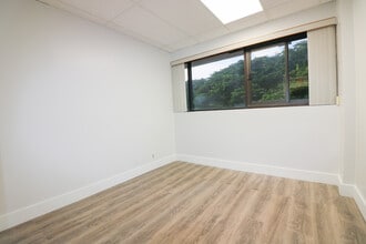 501 Golden Isles Dr, Hallandale Beach, FL for lease Interior Photo- Image 1 of 1