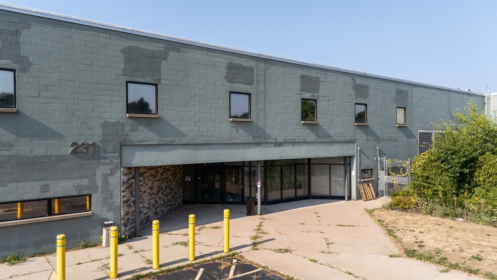 231 East Ave, Albion Town Orleans, NY à louer - Photo du bâtiment - Image 2 de 23