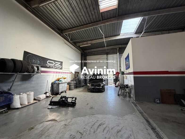 Retail in Eragny for lease - Interior Photo - Image 3 of 6