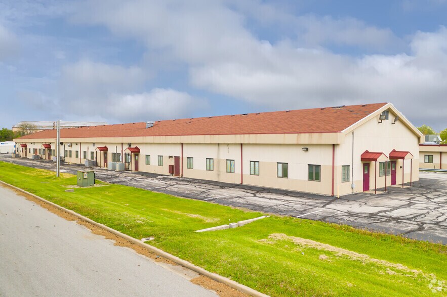 15430 Andrews Ave, Kansas City, MO à louer - Photo du bâtiment - Image 2 de 4