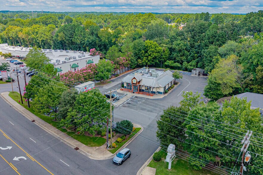 2307 Nc-54 Hwy E, Durham, NC à vendre - Photo du bâtiment - Image 2 de 3