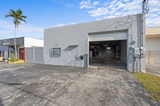 272-280 SW 33rd St, Fort Lauderdale, FL for lease Interior Photo- Image 2 of 23