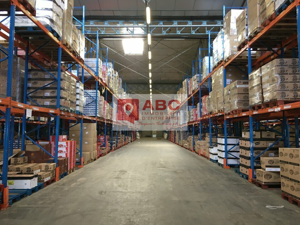 Industrial in Nîmes for lease Interior Photo- Image 1 of 5