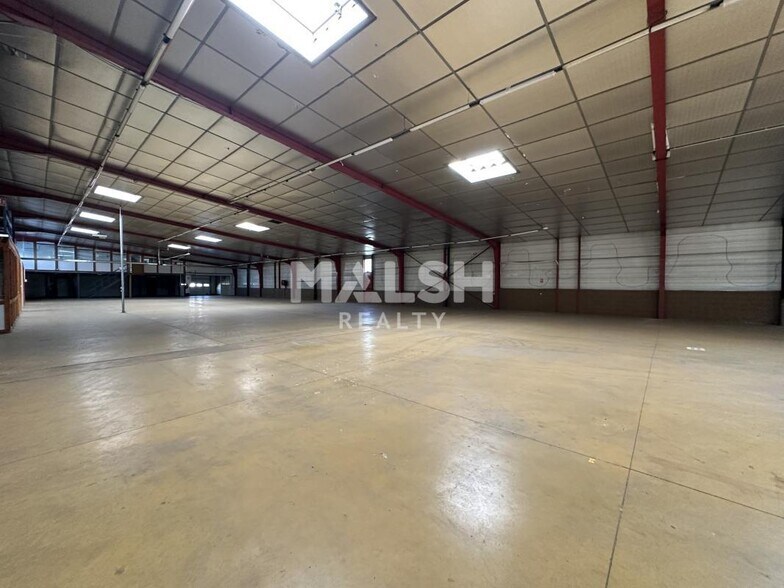 Local d'activités dans Rillieux-la-Pape à vendre - Photo du bâtiment - Image 3 de 11