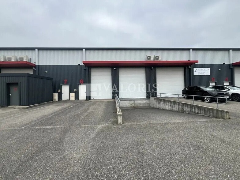 Flex in Saint-Quentin-Fallavier for lease - Building Photo - Image 1 of 13