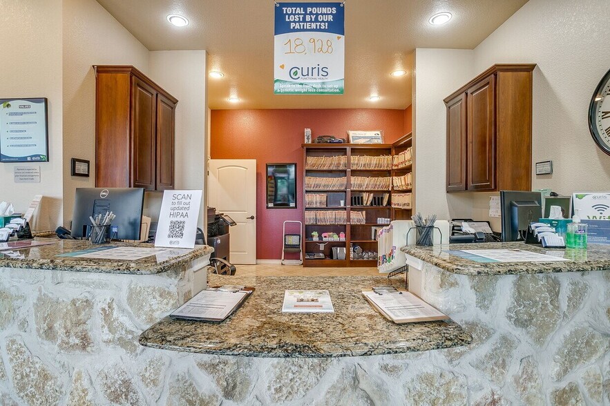 1318 John Jones Dr, Burleson, TX à vendre - Photo du bâtiment - Image 2 de 3