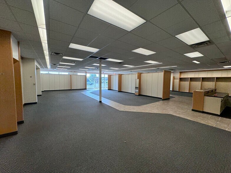 1710 E Jackson St, Macomb, IL à louer - Photo du bâtiment - Image 3 de 5