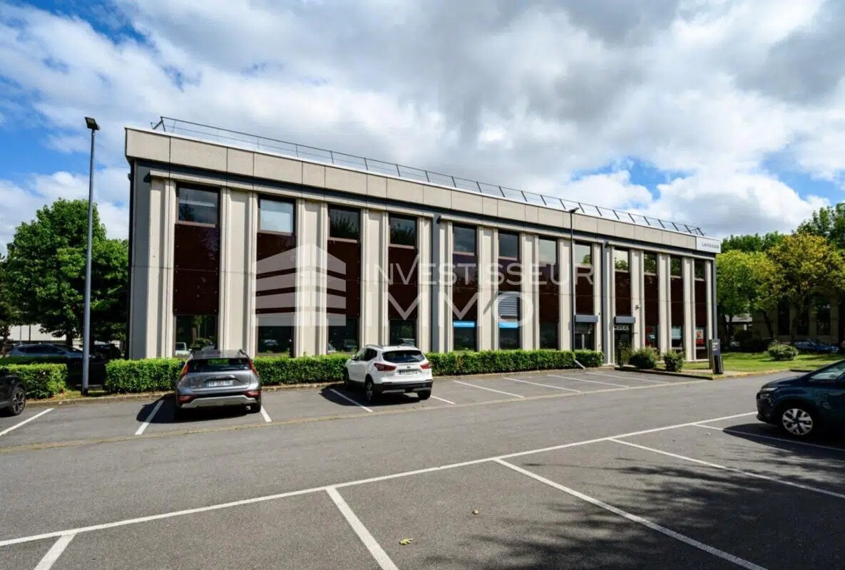 Flex in Antony for lease Building Photo- Image 1 of 3