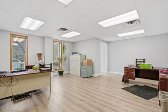 174 Davis St, Douglas, MA à louer Photo intérieure- Image 2 de 11