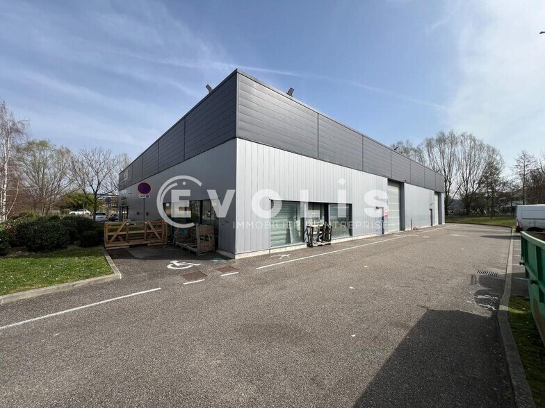 Rue Louis Braille, Bourgoin-Jallieu for lease - Building Photo - Image 1 of 16