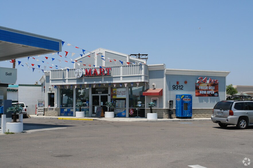 9312 Mission Gorge Rd, Santee, CA à vendre - Photo du bâtiment - Image 3 de 10