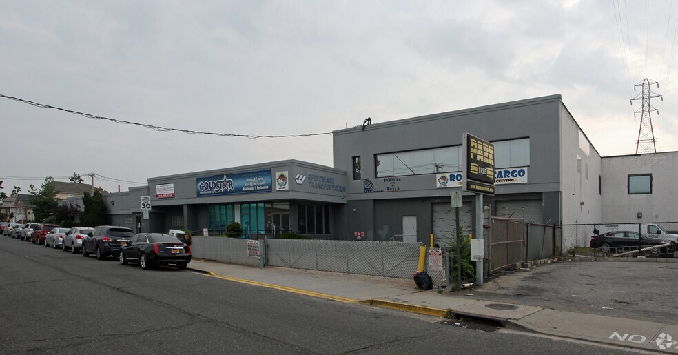 420 Doughty Blvd, Inwood, NY à louer - Photo du bâtiment - Image 1 de 4