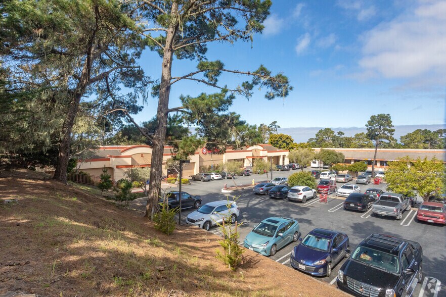 120-220 Country Club Ctr, Pacific Grove, CA à louer - Photo du bâtiment - Image 3 de 5