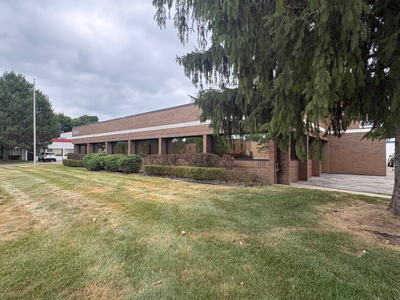 38451 Webb Dr, Westland, MI for lease - Building Photo - Image 3 of 14