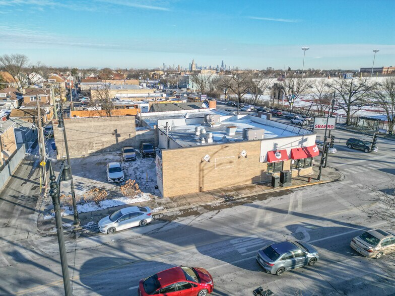 5554 W Fullerton Ave, Chicago, IL à vendre - Photo du bâtiment - Image 2 de 10
