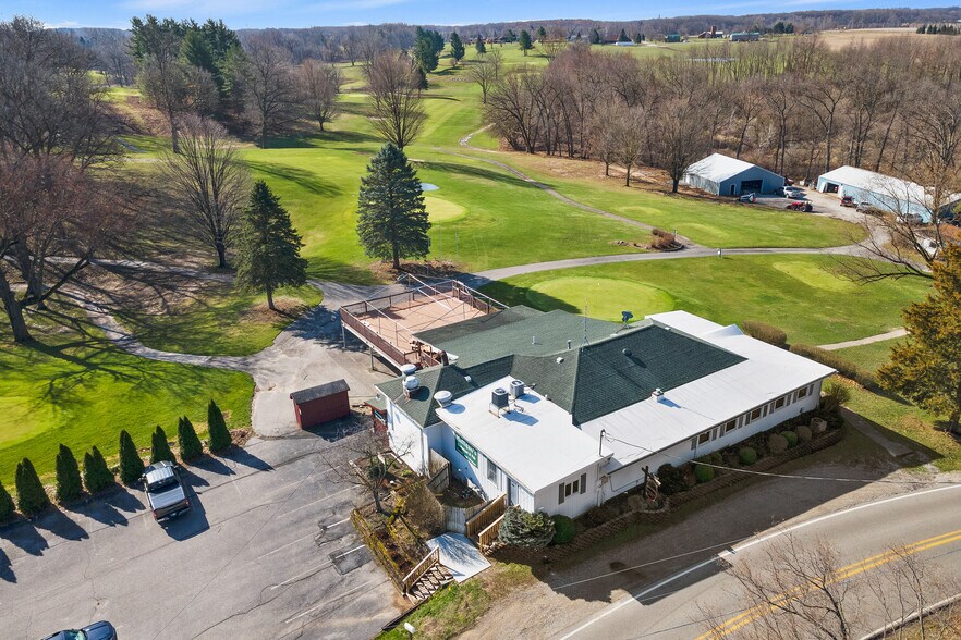 1445 275 N Rd, Angola, IN à vendre - Photo du bâtiment - Image 2 de 30