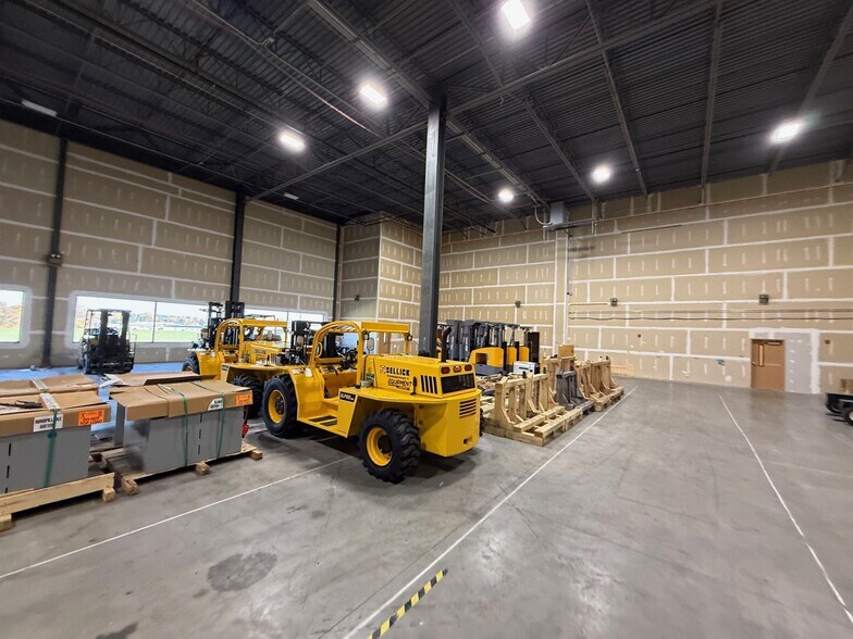 1260 Corporate Blvd, Lancaster, PA à louer - Photo du bâtiment - Image 2 de 6