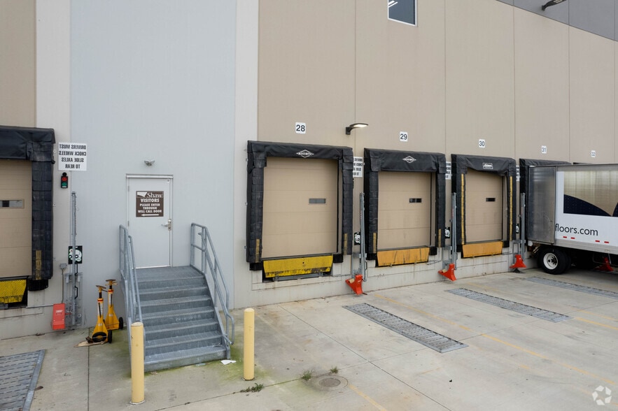 8580 Seward Rd, Fairfield, OH à louer - Photo du bâtiment - Image 2 de 5