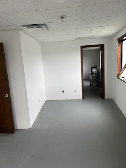 60 Edmund St, East Providence, RI for lease - Building Photo - Image 2 of 5
