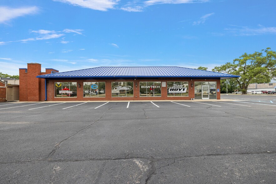 47979 Van Dyke, Shelby Township, MI à vendre - Photo du bâtiment - Image 2 de 15