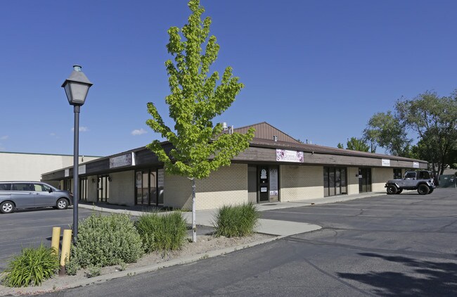 Plus de détails pour 79-99 E Fort Union Blvd, Midvale, UT - Bureau/Commerce de détail à louer