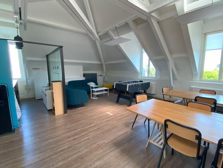 Bureau dans Saint-Denis à louer - Photo du bâtiment - Image 3 de 7