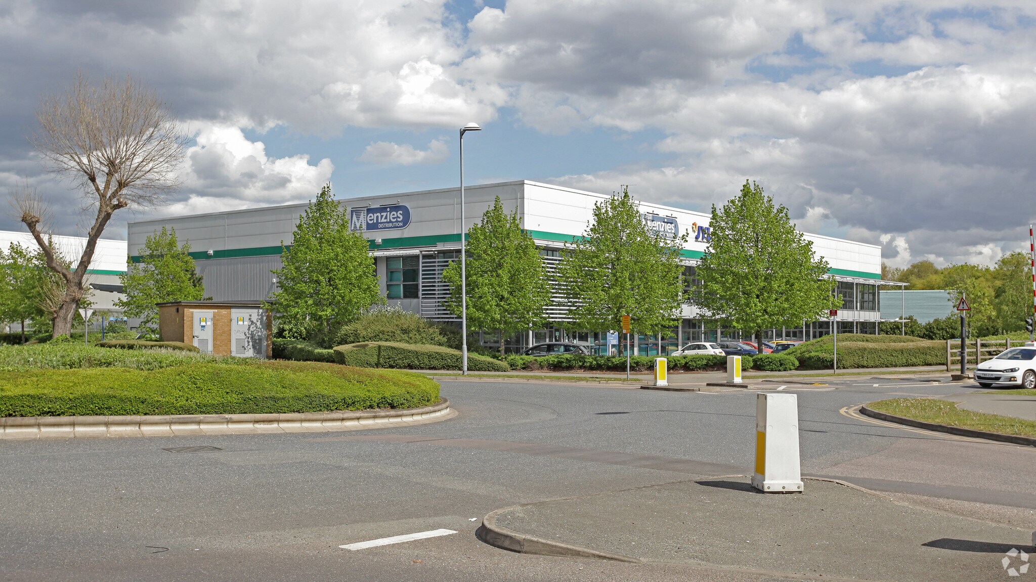 Twelvetrees Cres, Londres à louer Photo du bâtiment- Image 1 de 7