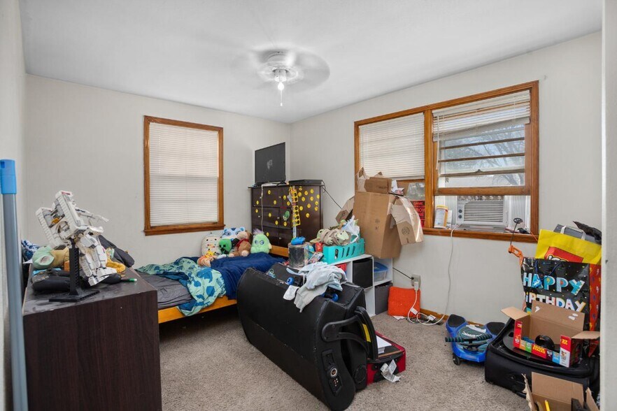 1104 2nd St SE, Minot, ND à vendre - Photo du bâtiment - Image 3 de 34