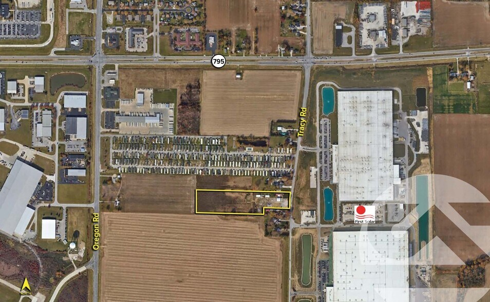 28017 Tracy Rd, Walbridge, OH à vendre - Photo du bâtiment - Image 2 de 2