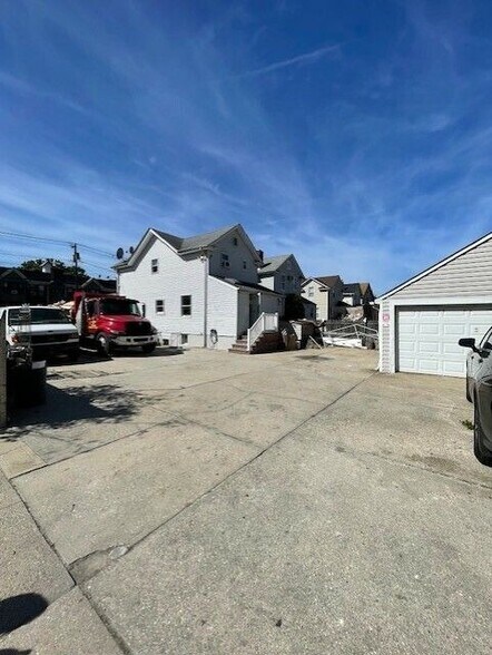 356 Willis Ave, Mineola, NY à louer - Photo du bâtiment - Image 3 de 3