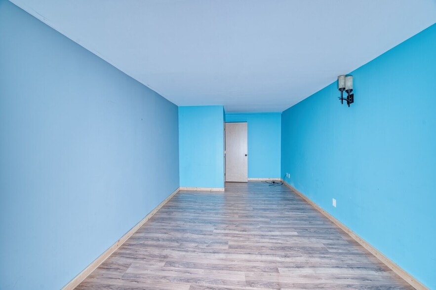 326 Chestnut St, Virginia, MN à vendre - Photo intérieure - Image 2 de 25