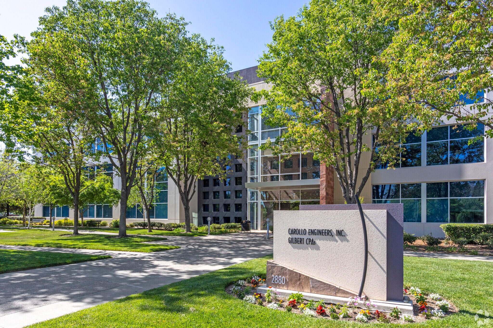 2880 Gateway Oaks Dr, Sacramento, CA à louer Photo principale- Image 1 de 6