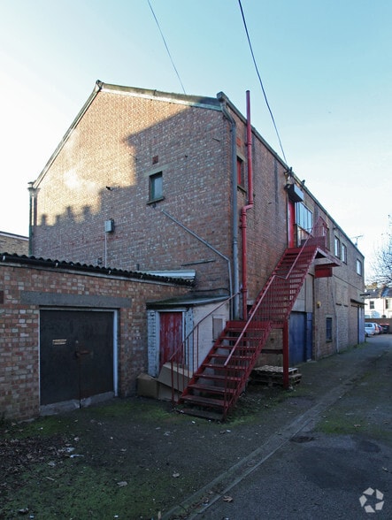 22-24 Powell Rd, London for lease - Building Photo - Image 2 of 2