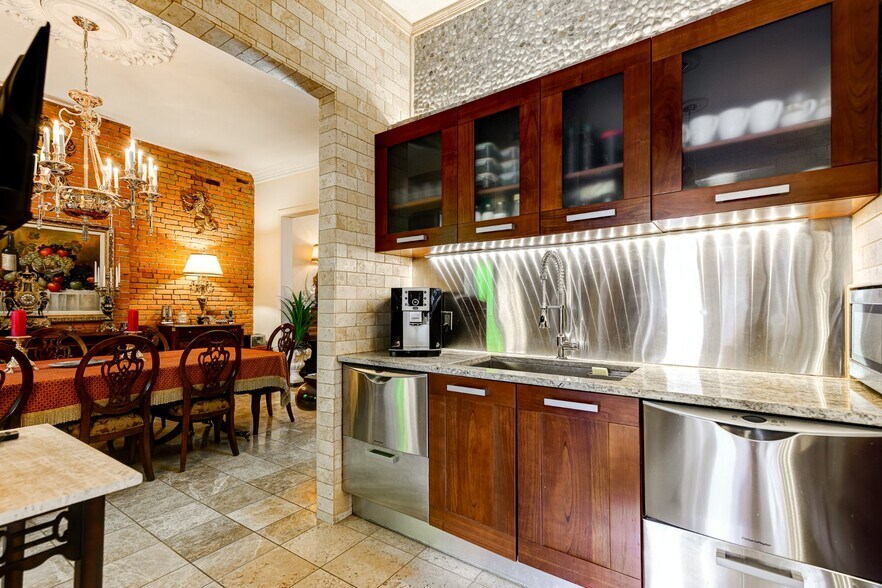 1041-1043 Rue Berri, Montréal, QC à vendre - Photo intérieure - Image 3 de 8