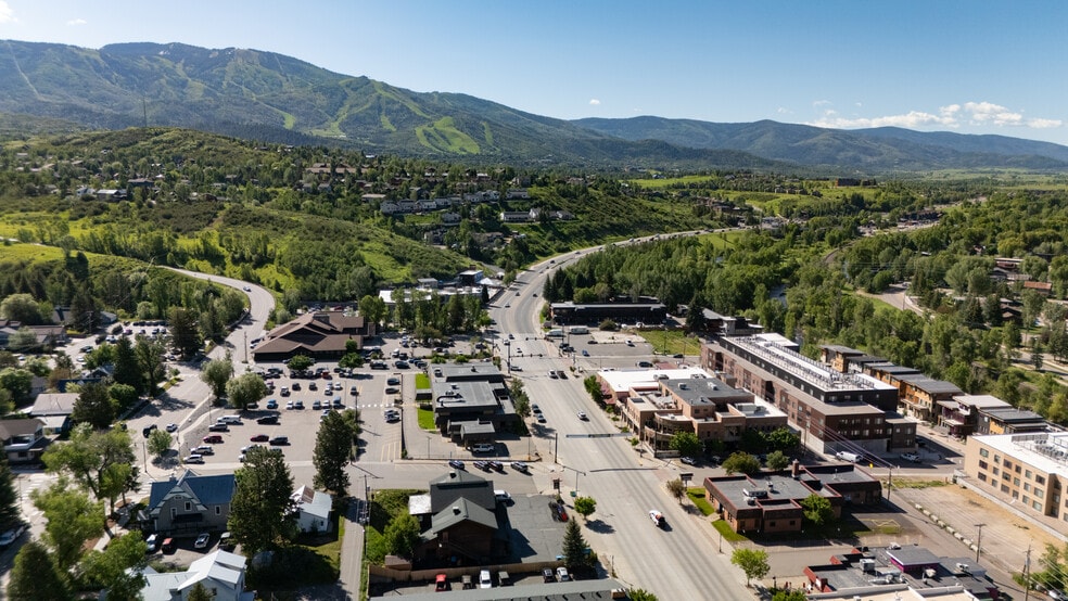 401 Lincoln Ave, Steamboat Springs, CO à vendre - Photo du bâtiment - Image 3 de 17