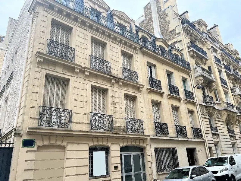 Office in Paris for sale Building Photo- Image 1 of 10