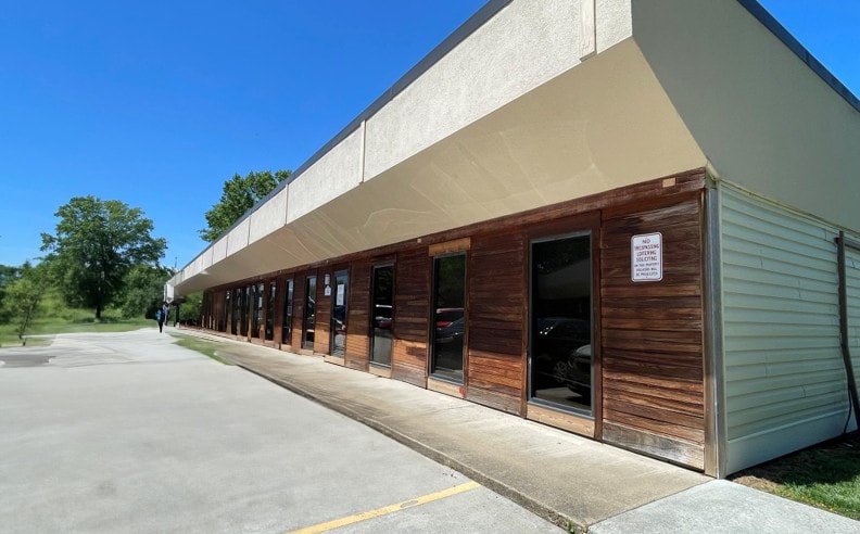 200-210 Expressway Ct, Virginia Beach, VA à louer - Photo du bâtiment - Image 3 de 14