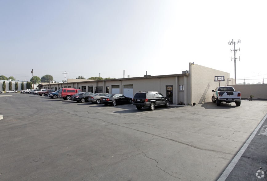 1524 W Industrial Park St, Covina, CA for lease - Building Photo - Image 3 of 9
