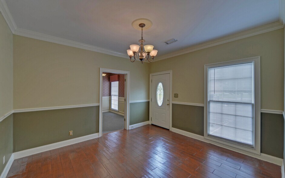 131 W Savannah St, Toccoa, GA à louer - Photo du bâtiment - Image 3 de 35