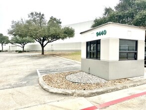 4633 Perrin Crk, San Antonio, TX à louer Photo du bâtiment- Image 2 de 9