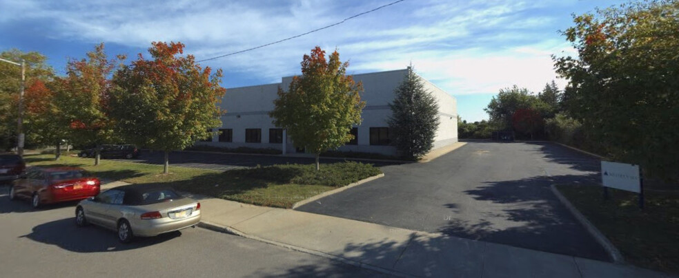 25 Brandywine Dr, Deer Park, NY for lease - Building Photo - Image 1 of 2