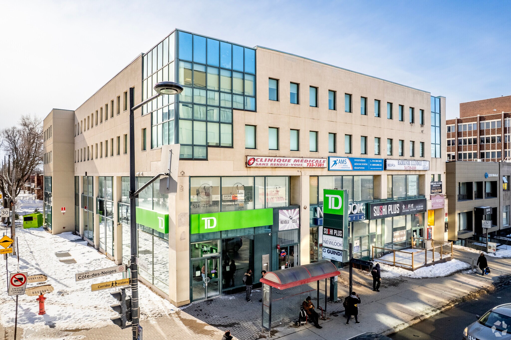 5900-5950 Ch De La Côte-Des-Neiges, Montréal, QC à louer Photo principale- Image 1 de 4