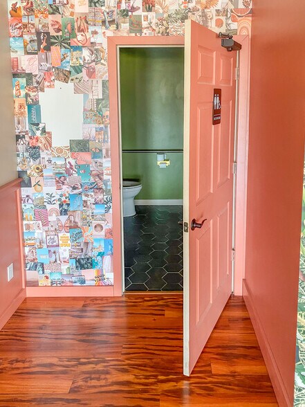 7407-7421 Manatee Ave W, Bradenton, FL à louer - Photo intérieure - Image 2 de 5