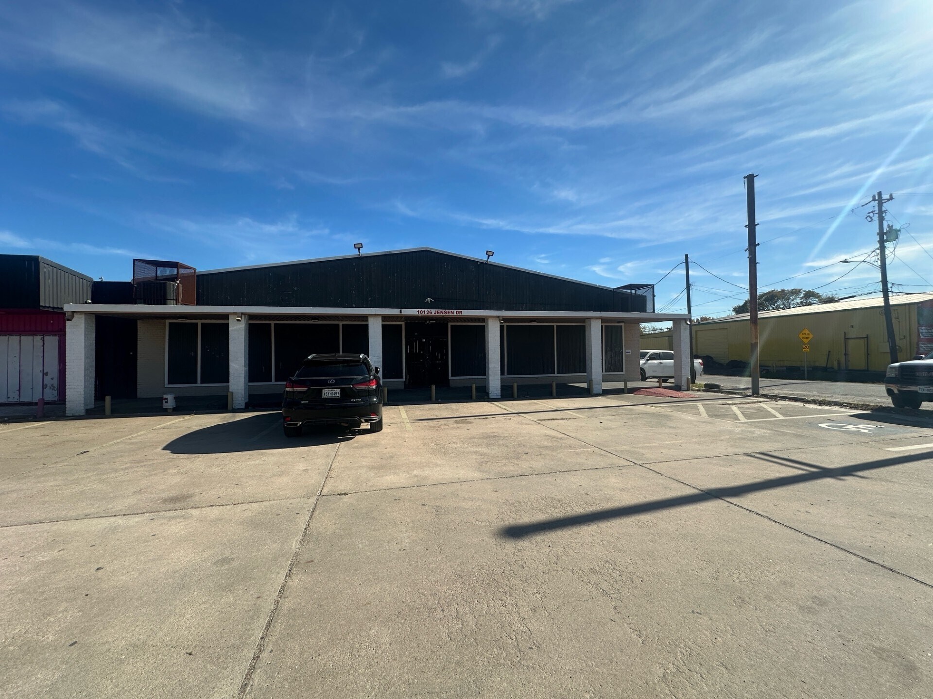 10126 Jensen Dr, Houston, TX for lease Primary Photo- Image 1 of 32